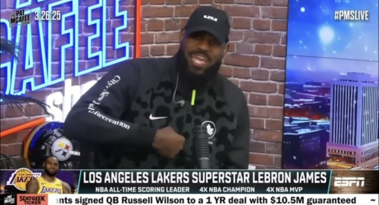 詹姆斯：我回克城的首战 遇到两个穿着骂我T恤的人说他们爱我