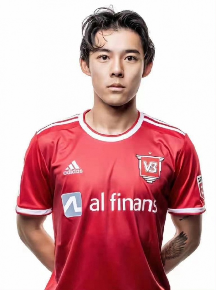 津媒：津门虎引援瞄准潜力小将，未来不排除李嗣镕到天津踢球