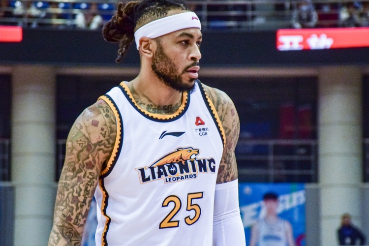 沈阳日报：锁定莫兰德&杰隆-布朗 辽宁男篮外援引进先下手为强