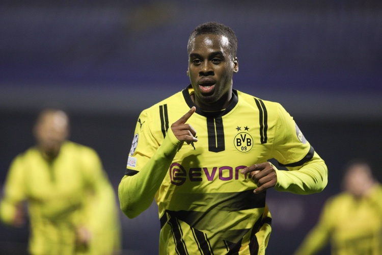 电讯报：切尔西就吉滕斯与多特进行对话 转会费预计超5000万镑