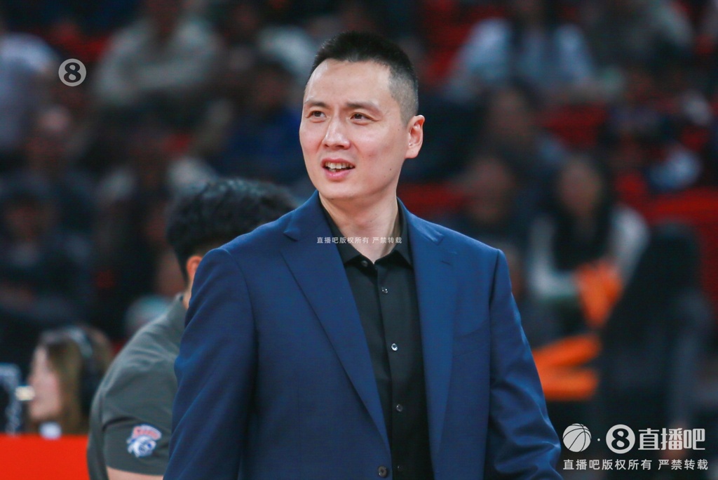 卢伟：球队的引援标准是玩儿命 不要来挣钱养老的 希望洛夫顿回归