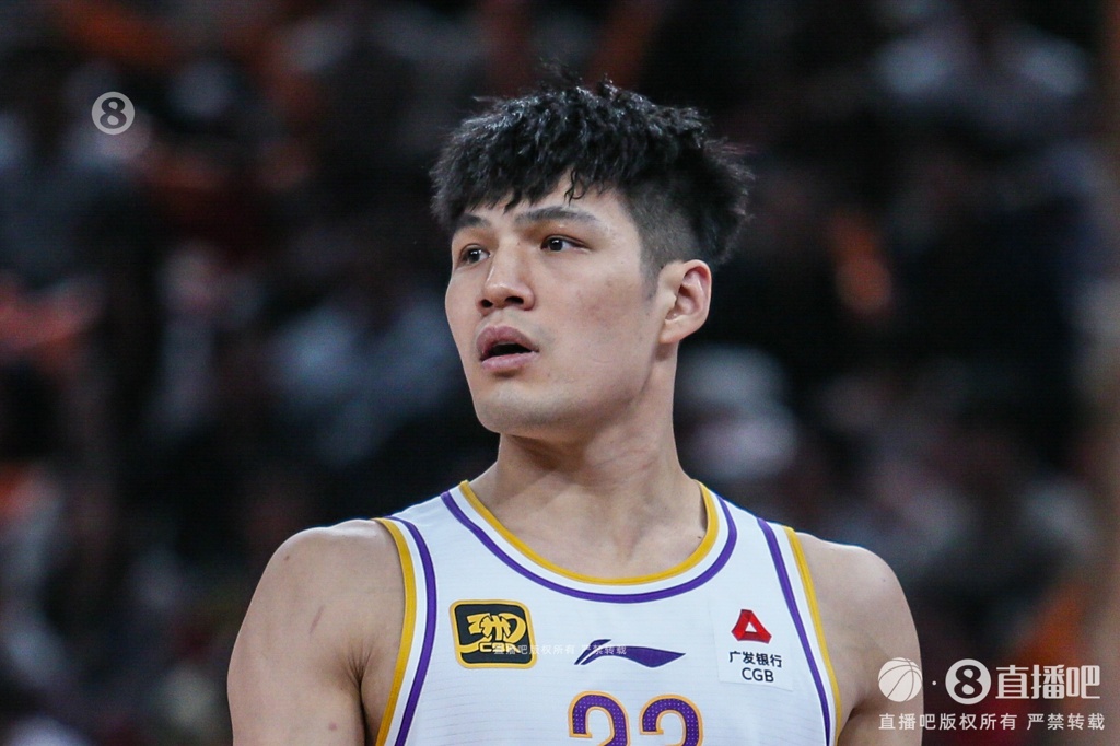 直播吧：北控队计划匹配陈国豪续约合同